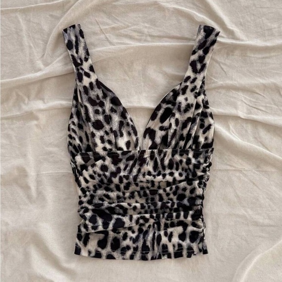 Leopard Print Sleeveless Top - Picture 3 of 3